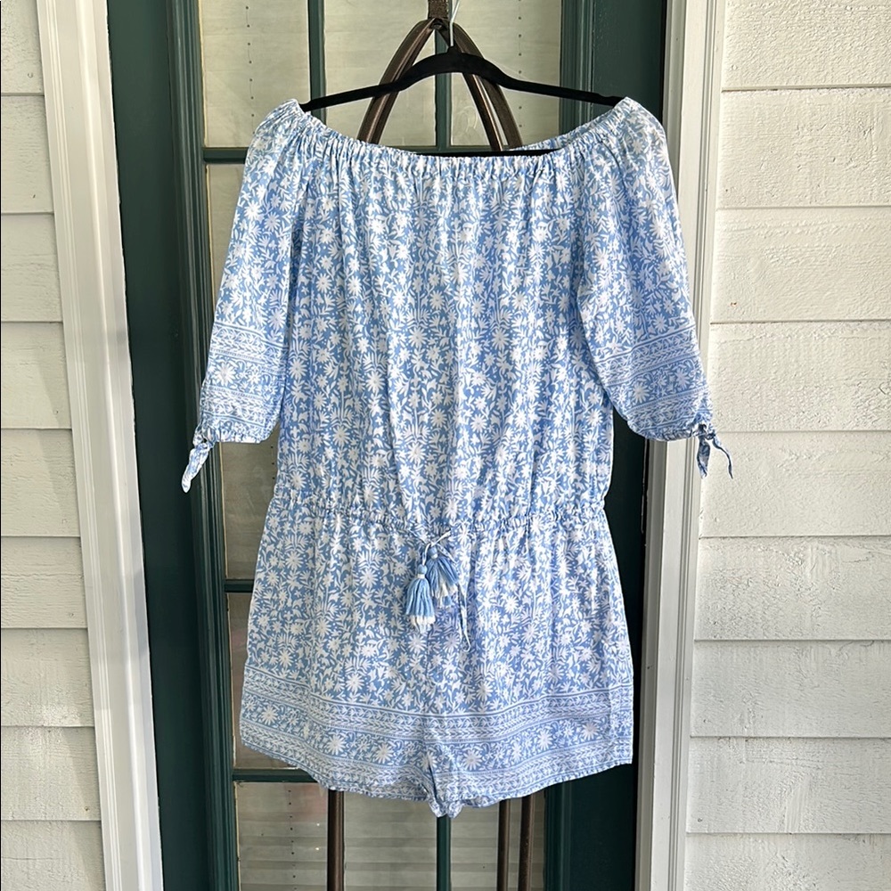 Vineyard Vines off the Shoulder Blue and White Floral Romper size Medium
